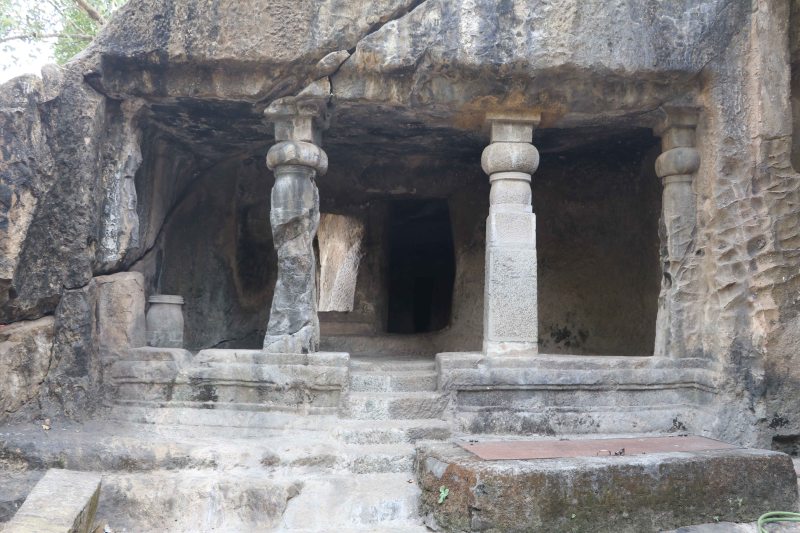 mandapeshwar columns2